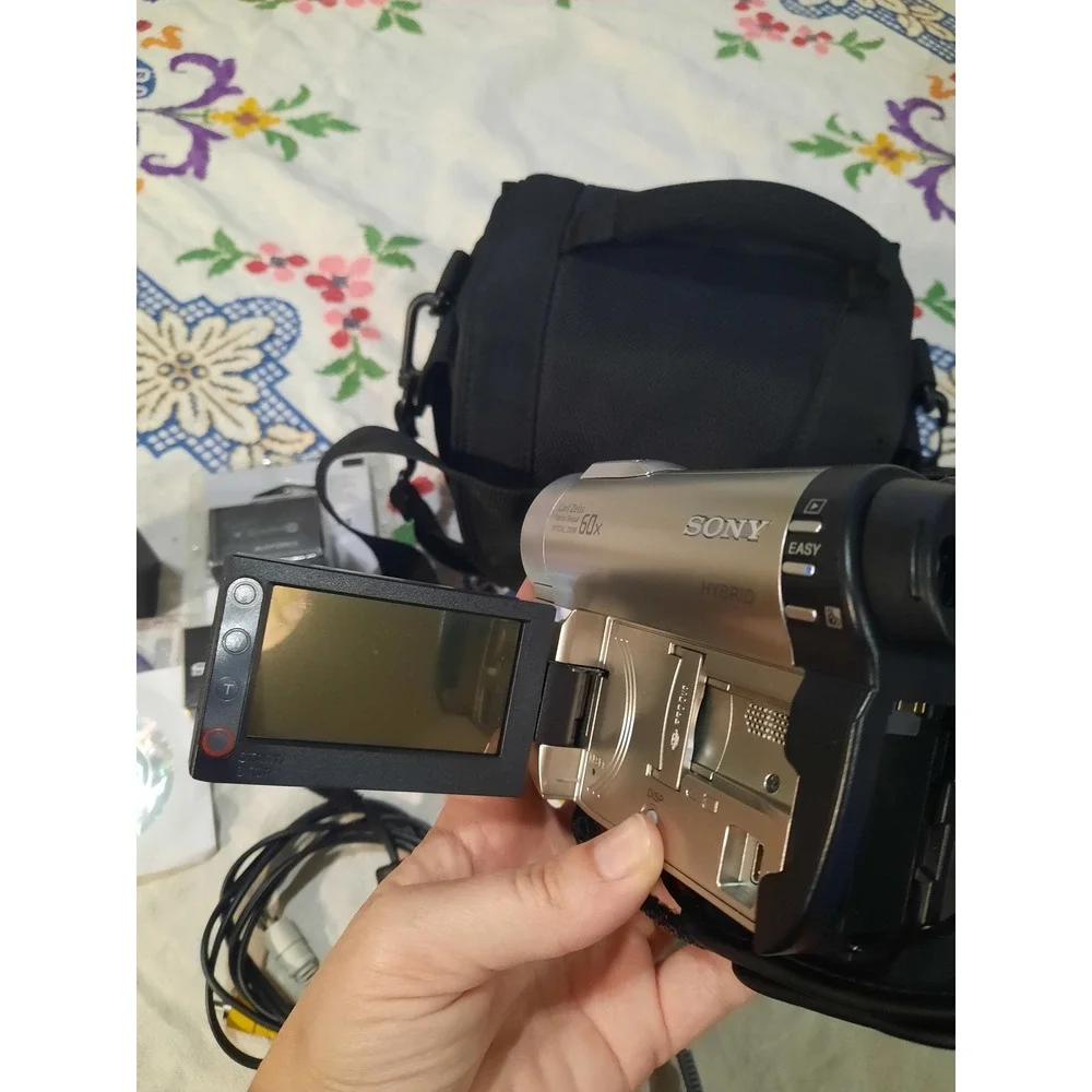 Sony Handycam DCR-DVD650 Camcorder 60x Zoom Bundle with New NP-FV100 Battery